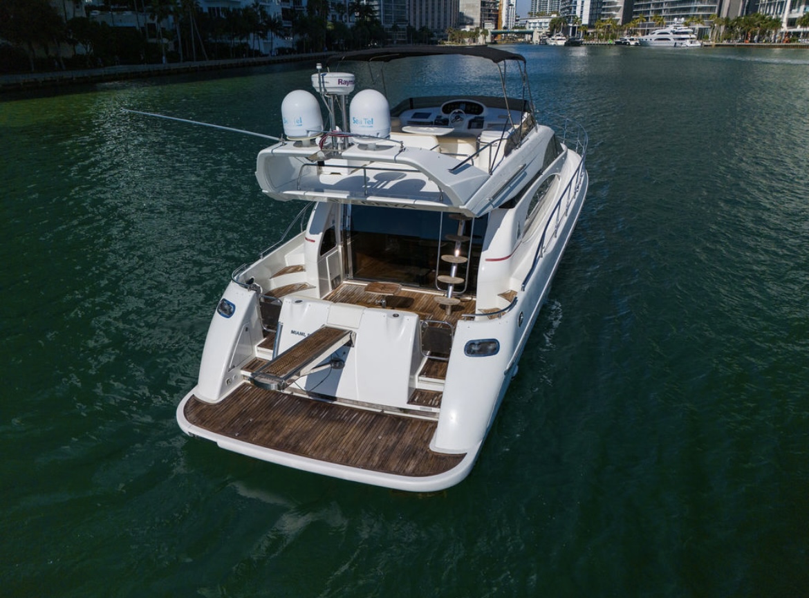 Swim platform and open stern